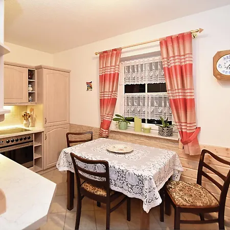 Apartamento Quiet Comfort In Oelsnitz, Cleaning Included *